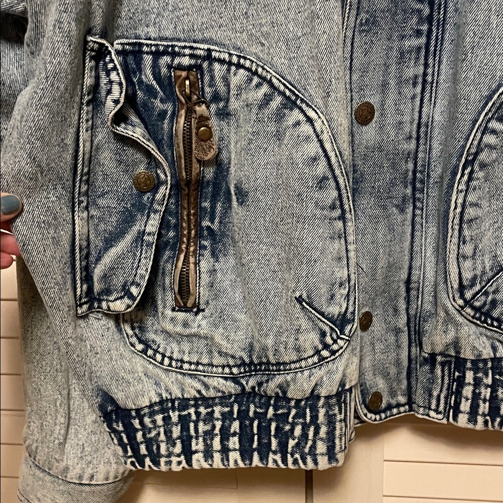 Vintage stone washed Light Blue Denim Jacket - Picture 2 of 10
